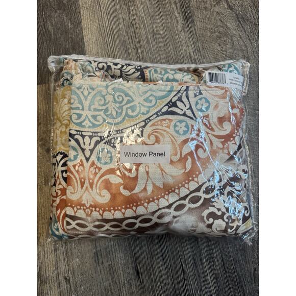 Barefoot Bungalow Olympia Curtain 2 Panels With Tie Backs. 42” X84. Excellent - Picture 4 of 4